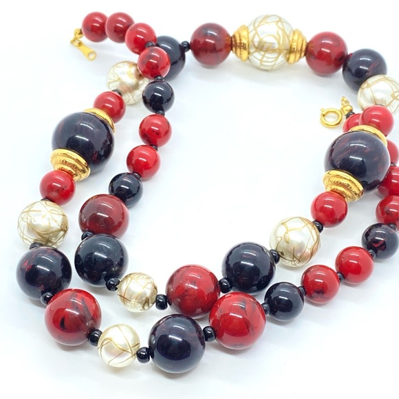 AVON Vintage Black & Red Beads Faux Pearls Gold Tone Necklace Circa 1990s - Picture 2 of 8